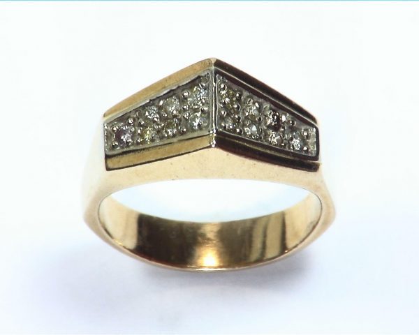 Diamond’s Engagement Ring set in a nice 14 kt Yellow Gold Simple Design 3