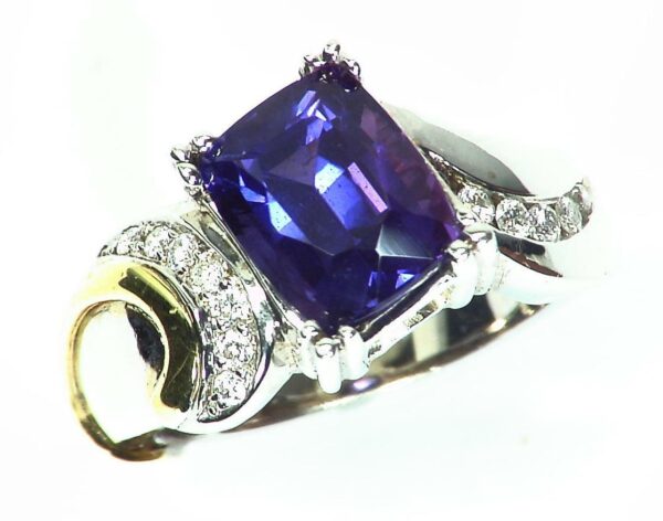 Gemstone Colour Change Sapphire RFK264A