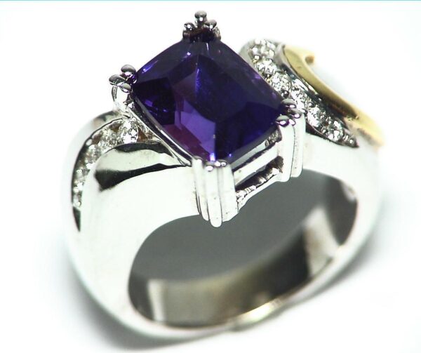 Gemstone Colour Change Sapphire RFK264E